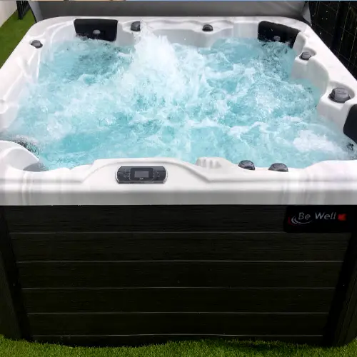 Installateur de piscines et spas La Tremblade, Charente Maritime | Les Piscines Deletang.