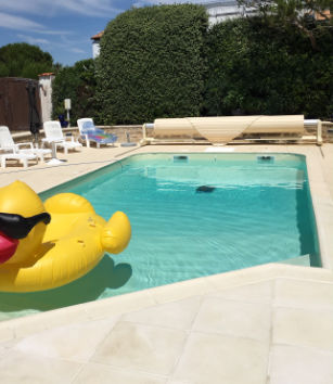 Accessoires piscines à La Tremblade en Charente Maritime | Les Piscines Deletang.
