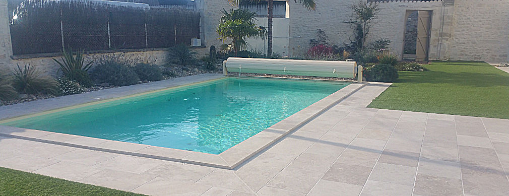 Entretien rénovation de piscines La Tremblade, Charente Maritime | Les Piscines Deletang.