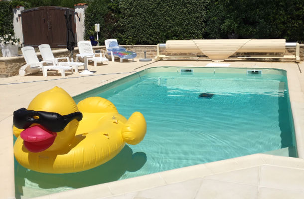 Entretien rénovation de piscines La Tremblade, Charente Maritime | Les Piscines Deletang.