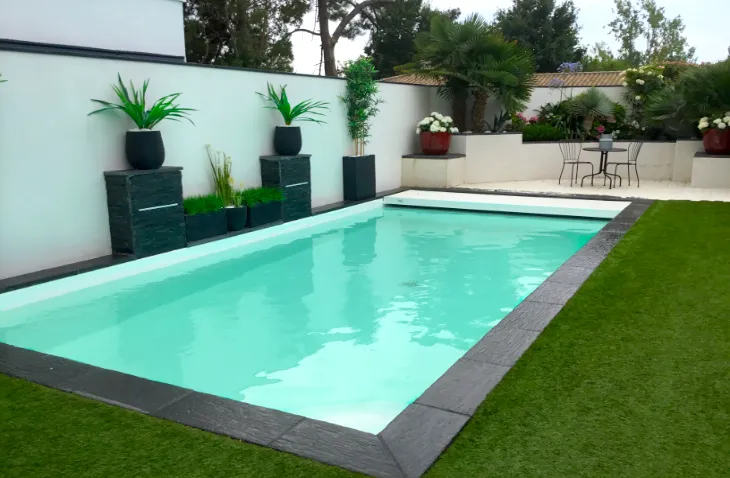 Entretien rénovation de piscines La Tremblade, Charente Maritime | Les Piscines Deletang.