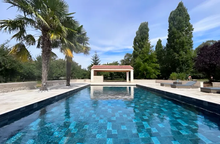 Entretien rénovation de piscines La Tremblade, Charente Maritime | Les Piscines Deletang.