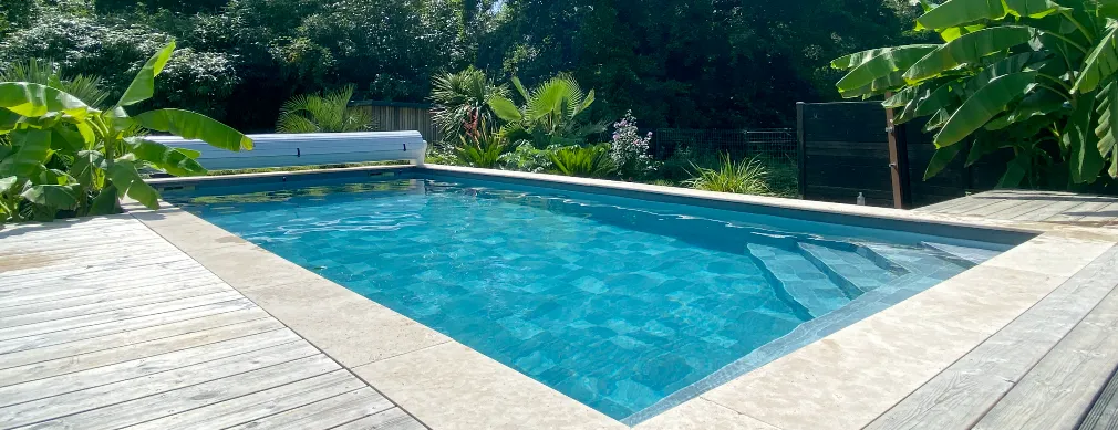 Entretien rénovation de piscines La Tremblade, Charente Maritime | Les Piscines Deletang.