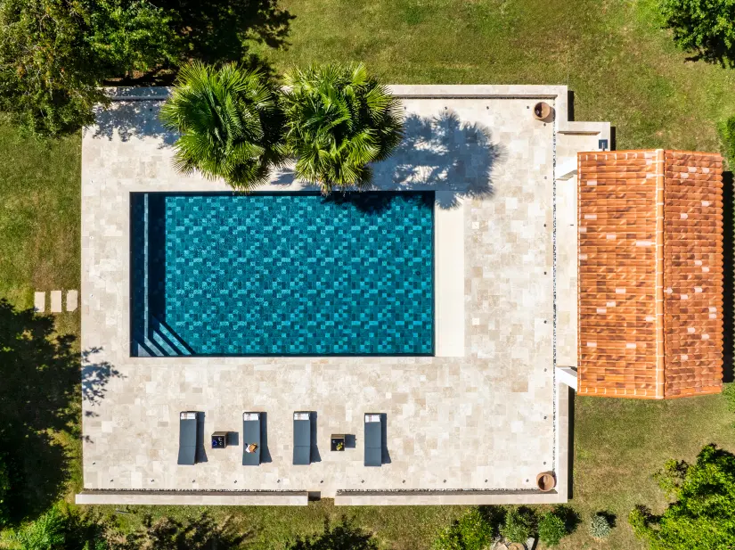 Entretien rénovation de piscines La Tremblade, Charente Maritime | Les Piscines Deletang.
