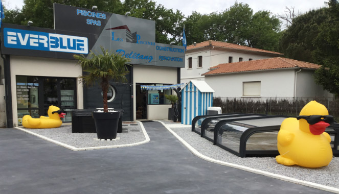 Constructeur piscine et spa à La Tremblade, Charente Maritime | Les Piscines Deletang.