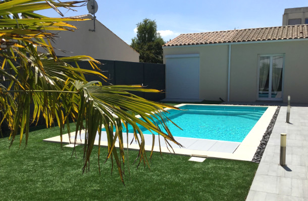 Entretien rénovation de piscines La Tremblade, Charente Maritime | Les Piscines Deletang.